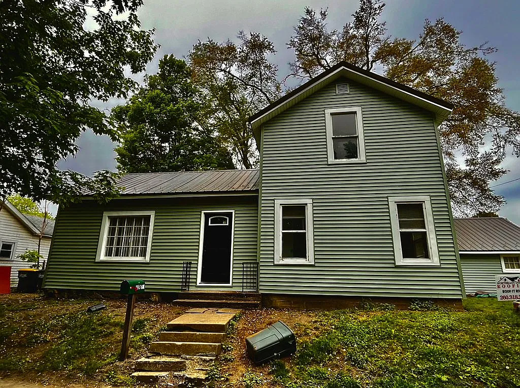 114 S Oak St photo 1