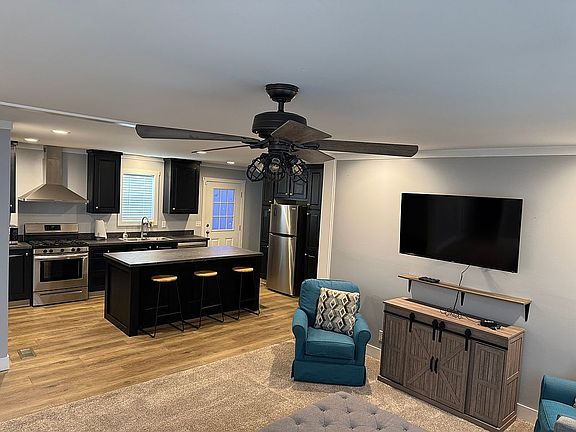 2nd image of 4119 Geranium Ln