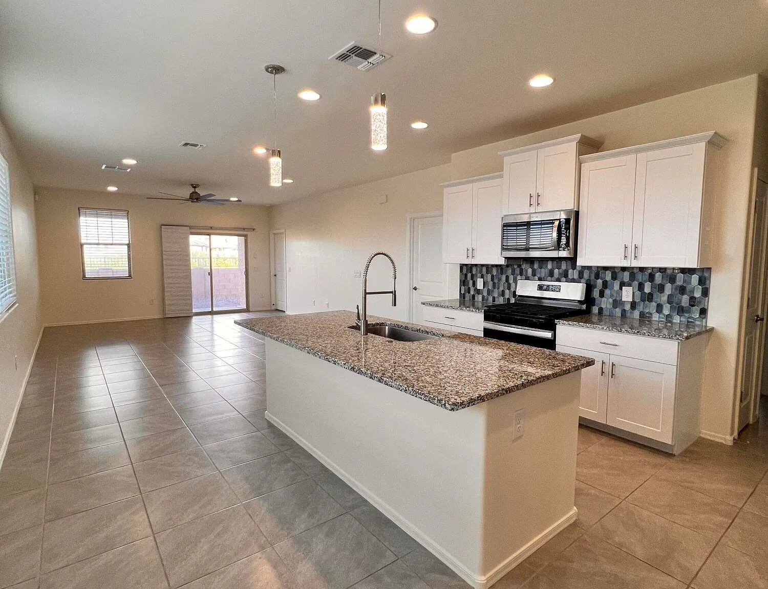 3 bed, 2.0 bath, 1602 sqft, $2,150 — Photo 4