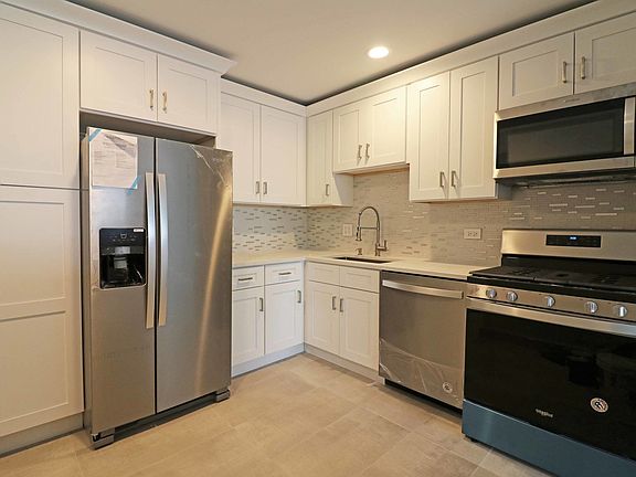 2nd image of 1000 Bayside Dr Unit 313