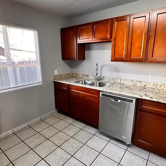 2630 McComb Ave — Photo 5