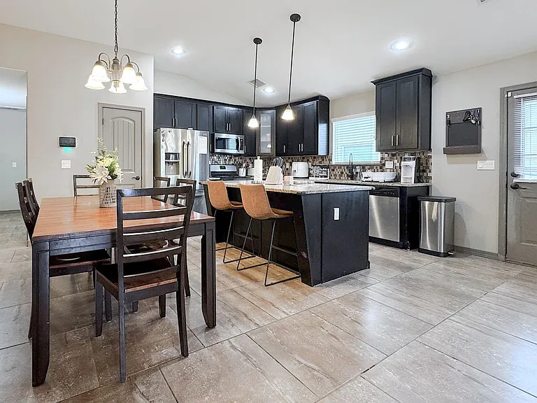 14816 Hunters Grove Ave — Photo 8