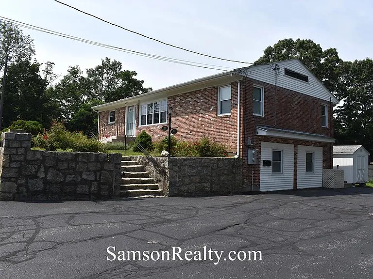 495 Oaklawn Ave — Photo 2