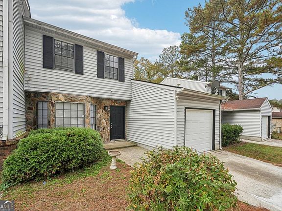 3rd image of 703 Pine Tree Trl