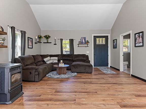 5th image of 140 Crescent Street