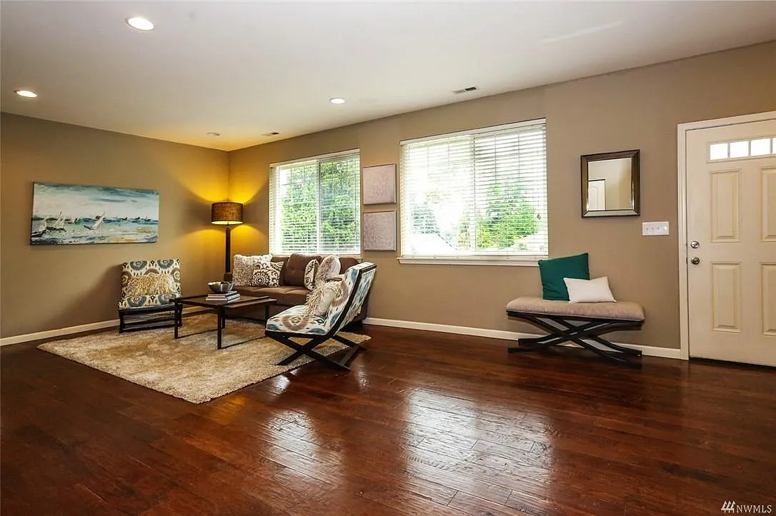 3 bed, 1880 sqft, $3,590 — Photo 3