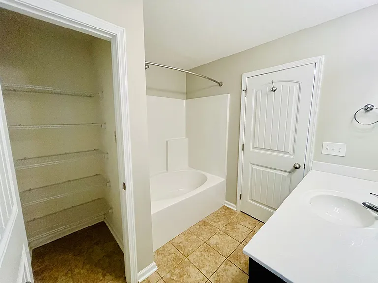 1404 Abberbury Dr — Photo 18