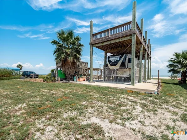 703 N Ocean Dr, Port Lavaca, TX 77979