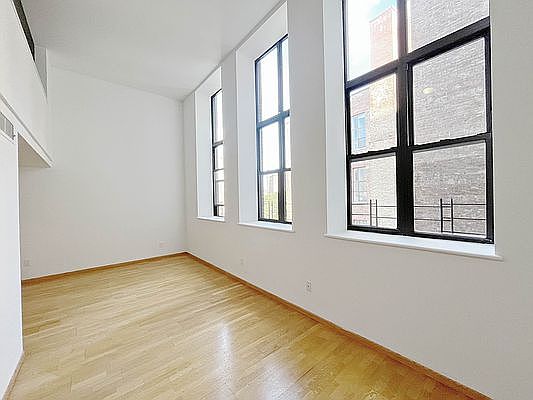 5th image of 371 Madison St APT 422