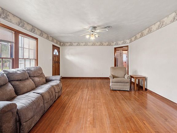 4th image of 209 Schilling St