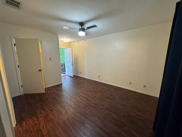 209 Oak Crest Ln #2 — Photo 1