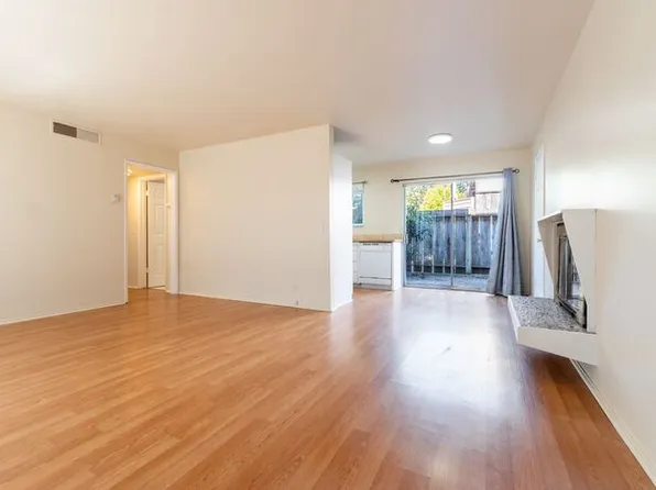 1 Arkwright Ct APT 3, Pacific Grove, CA 93950