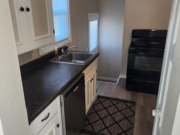 Kitchen - dishwasher and disposal