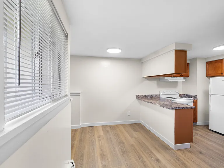 Clay Court Apartments — Photo 48