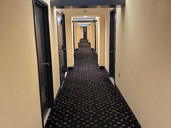 4th image of 750 W Broadway #5Q