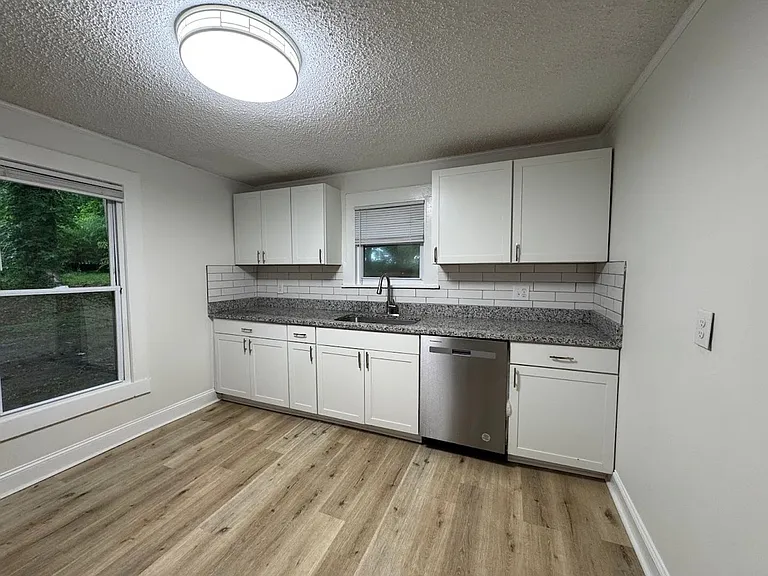 917 E Dayton Ave — Photo 16