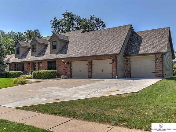 2nd image of 5536 Oak Hills Dr