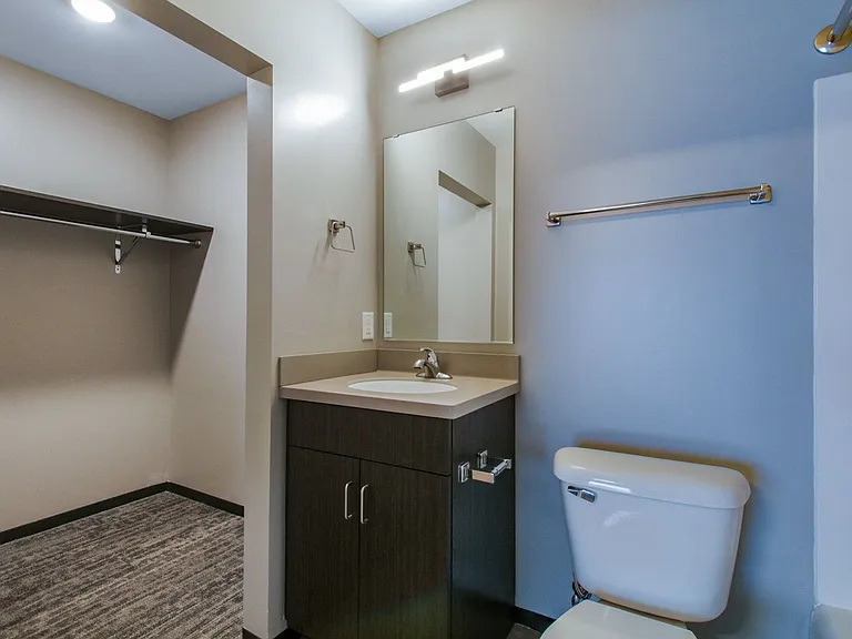 The Howard Apartments — Photo 31