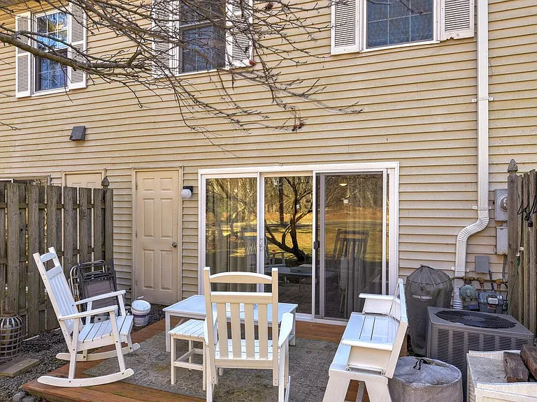 72 Quince Ct — Photo 16