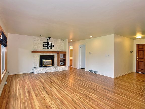 4th image of 3517 E 18th Ave