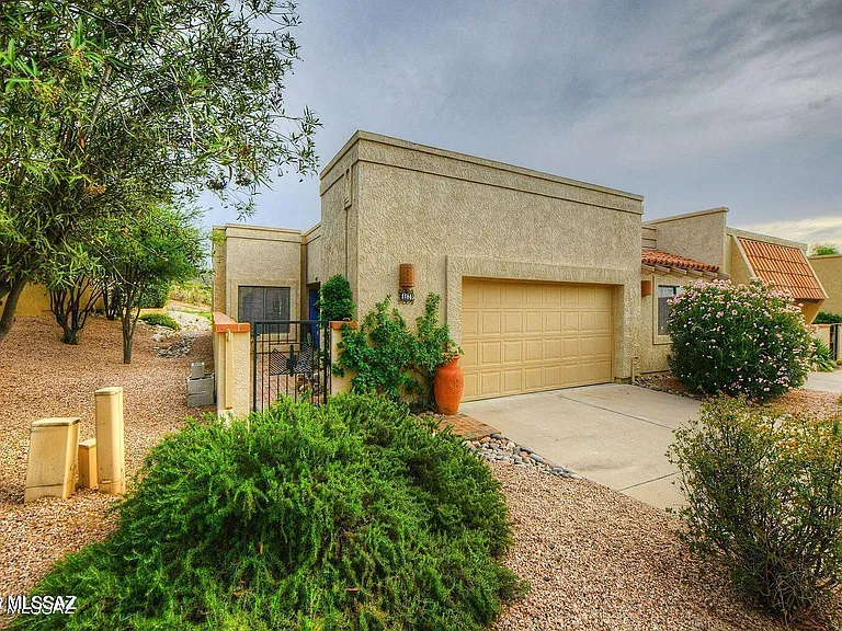 1184 E Camino Diestro — Photo 10
