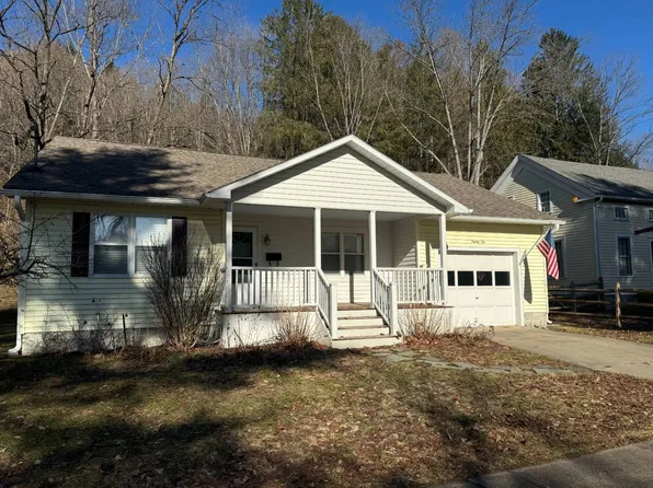 82 Grove St, Cooperstown, NY 13326