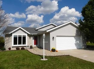8630 Stonebrook Cir, Middleton, WI 53562