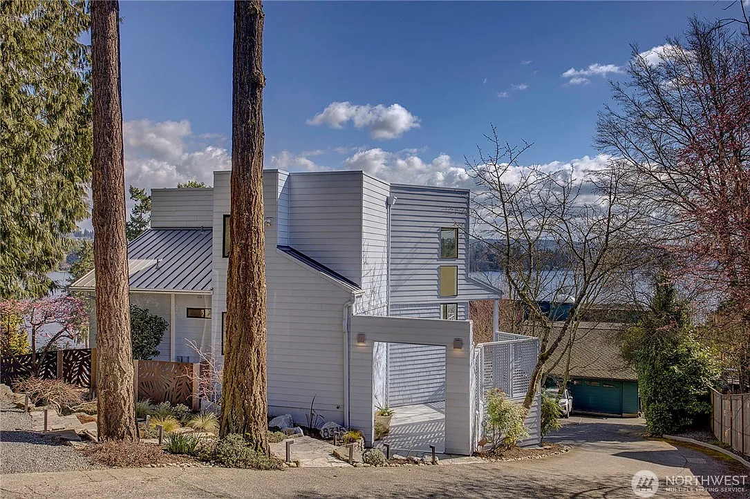 4 bed, 3020 sqft, $6,990 — Photo 1
