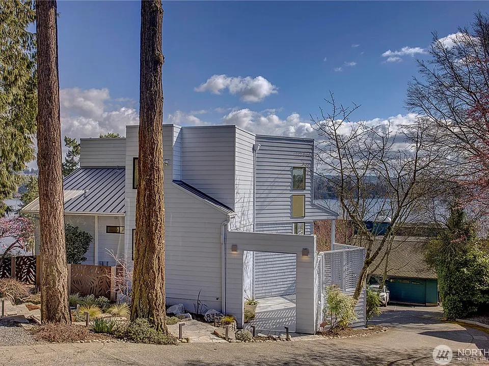 8315 NE Juanita Dr