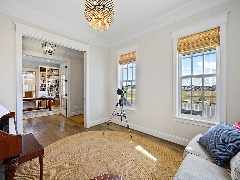 6063 Chester Way — Photo 32