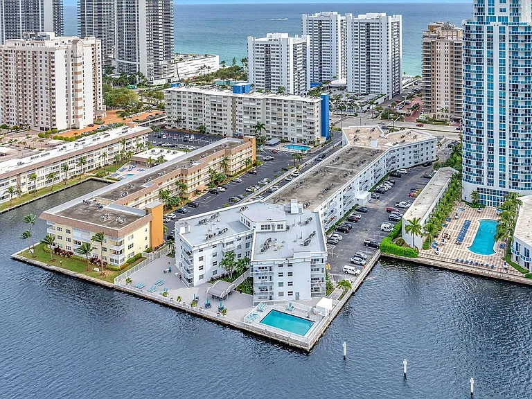 1913 S Ocean Dr #207 — Photo 2