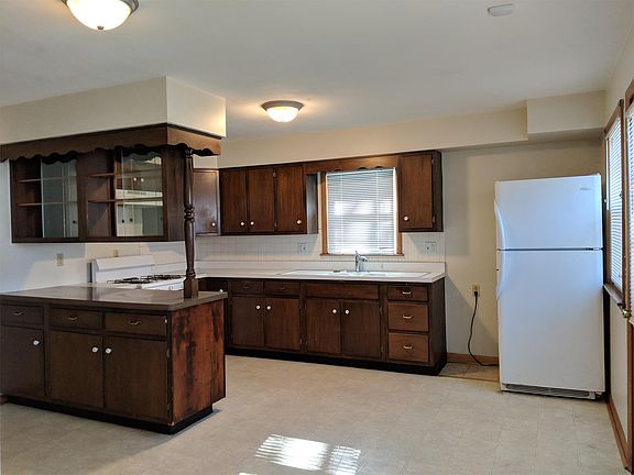 3rd image of 3312 Darwood Dr APT C