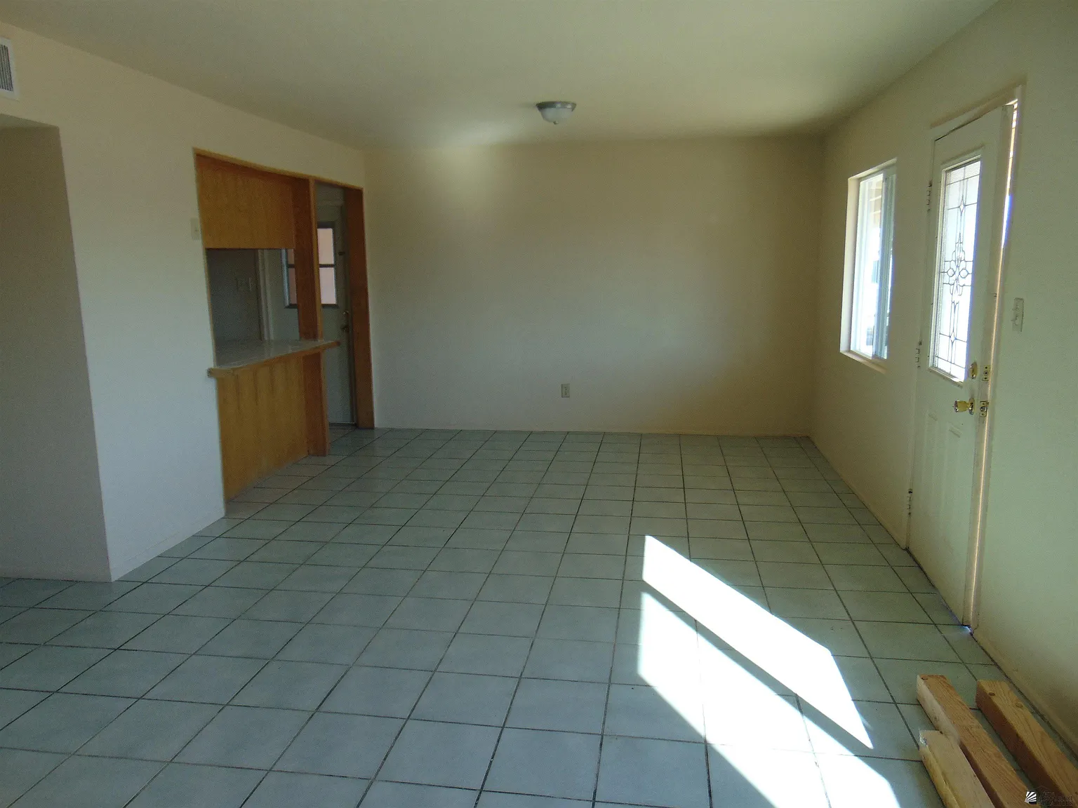 4 bed, 1.5 bath, 1100 sqft, $1,400 — Photo 2