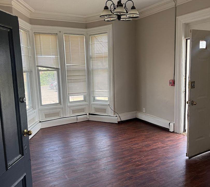 1st image of 865 Eddy St APT 1L