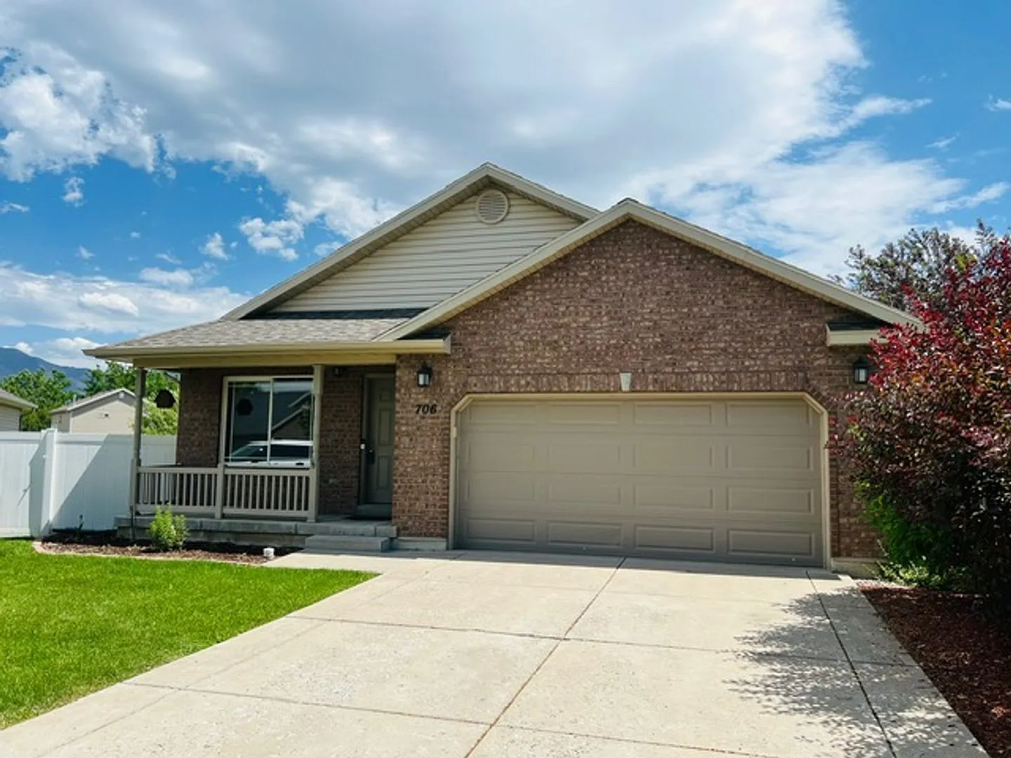 Beautiful patio home in Logan on Cul-de-sac, 2 car garage, fenced backyard, central air — Photo 3