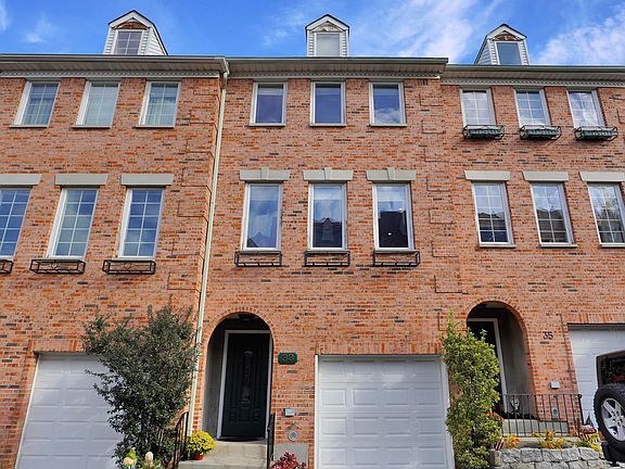 3rd image of 33 Lexington Ln