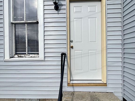 3rd image of 2422 New Haven Ave APT C