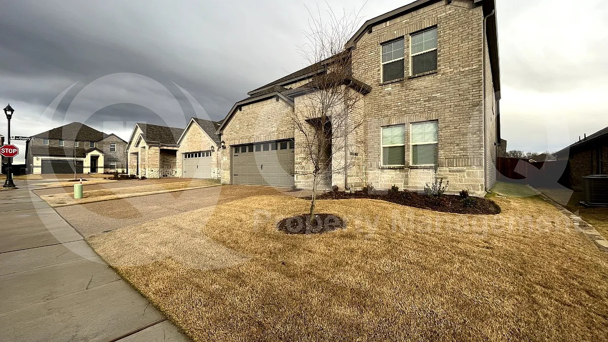 5 bed, 3.0 bath, 3060 sqft, $2,699 — Photo 3