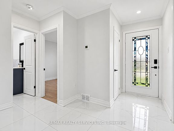 3rd image of 21 Gregory St