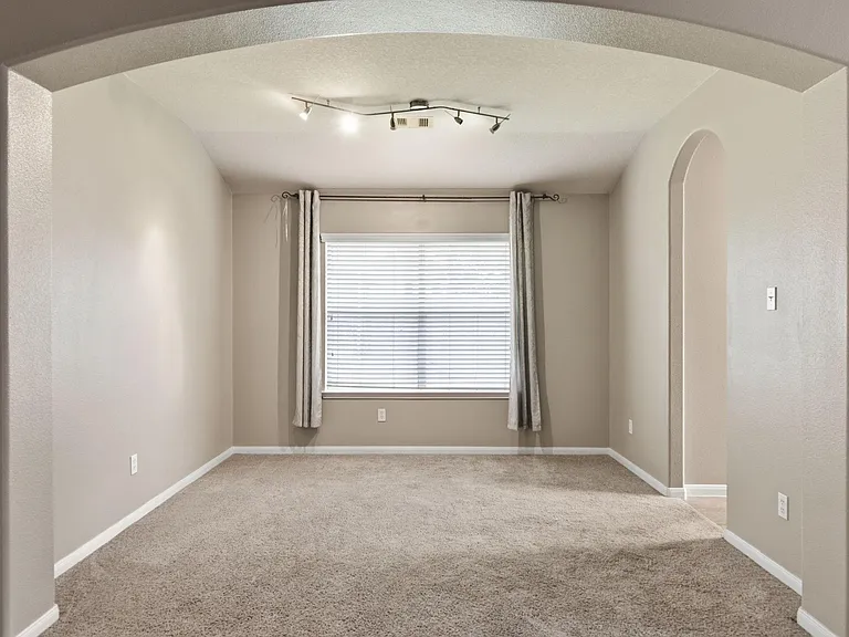 21011 Narrow Gate Dr — Photo 10
