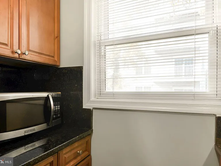 1410 N Quinn St #7 — Photo 8