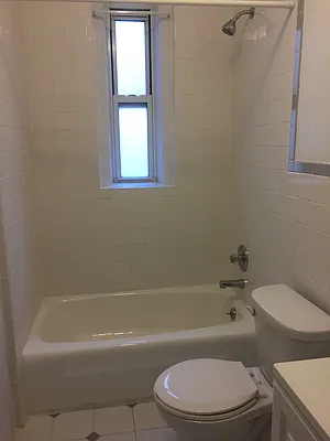 Rented by Metroline Realty | media 14