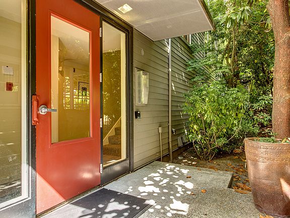 2nd image of 1000 Bellevue Place E ##9
