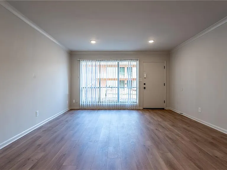 1135 Woodland Ave NE — Photo 13
