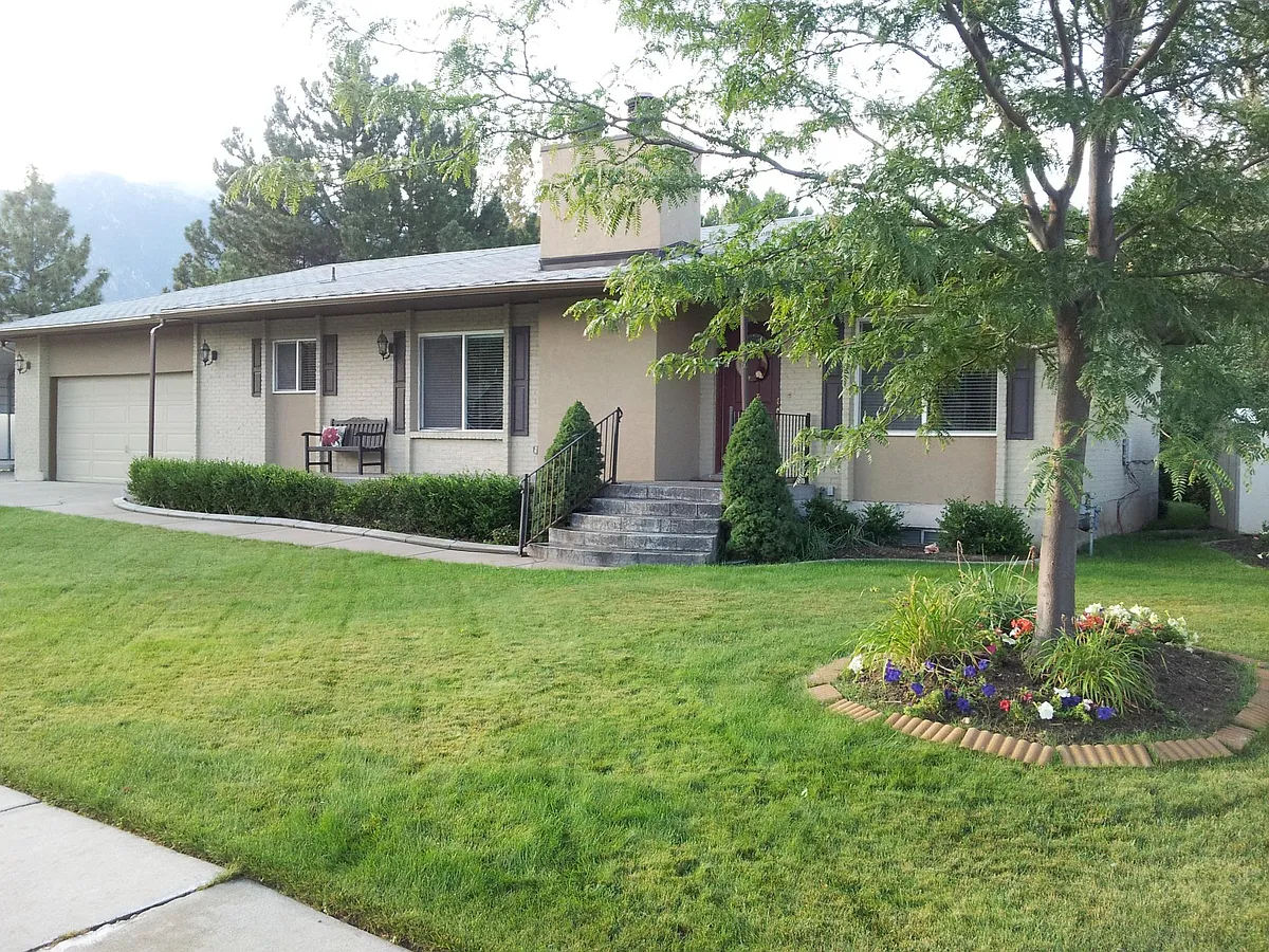 Building Photo - 2156 E Falcon Way S