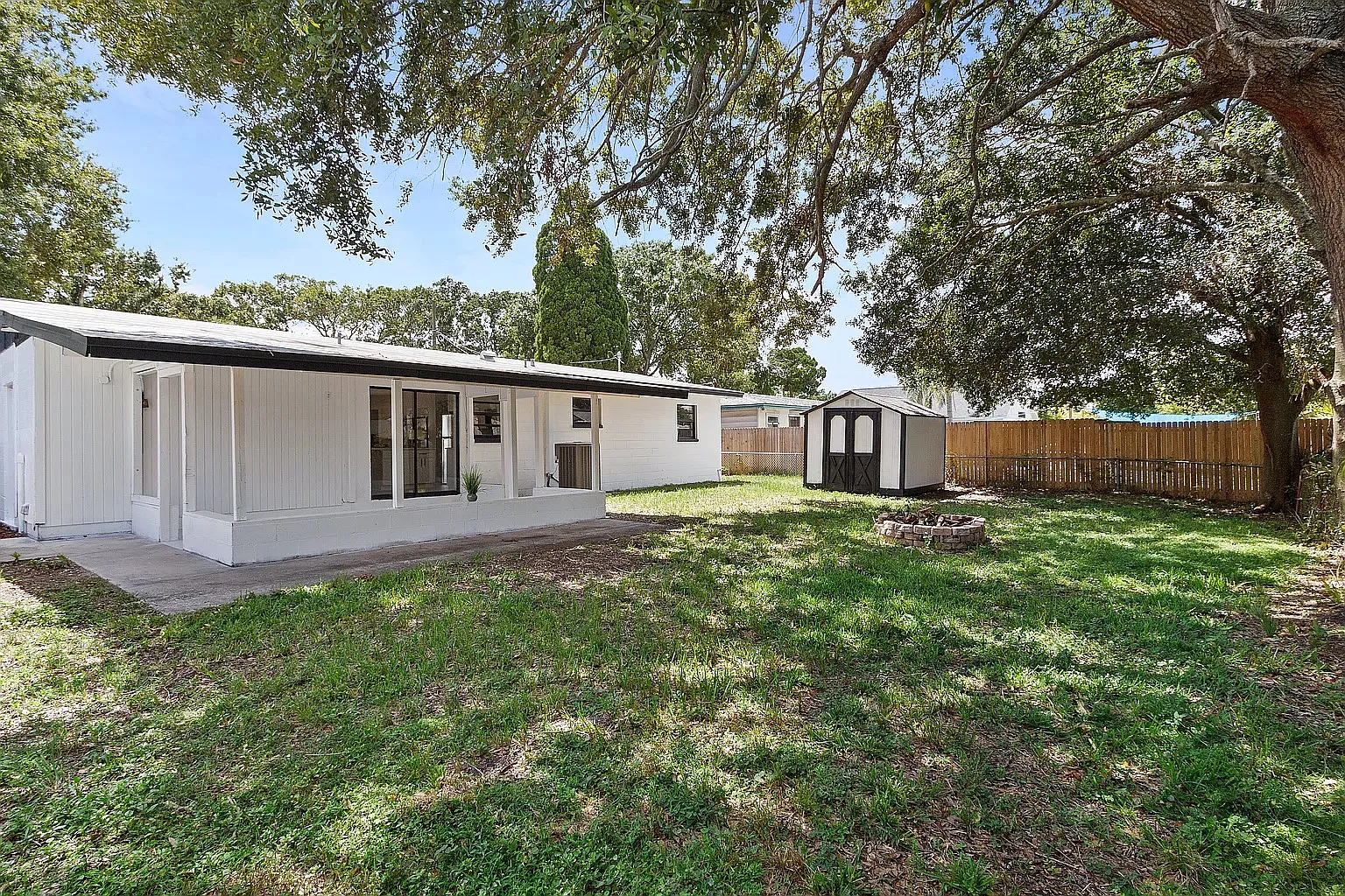 4 bed, 1372 sqft, $2,999 — Photo 2