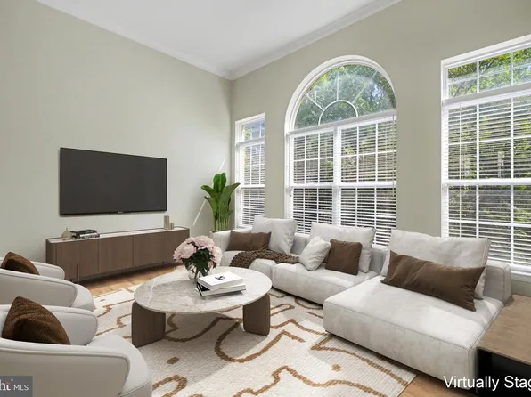 169 Martin Ln, Alexandria, VA 22304