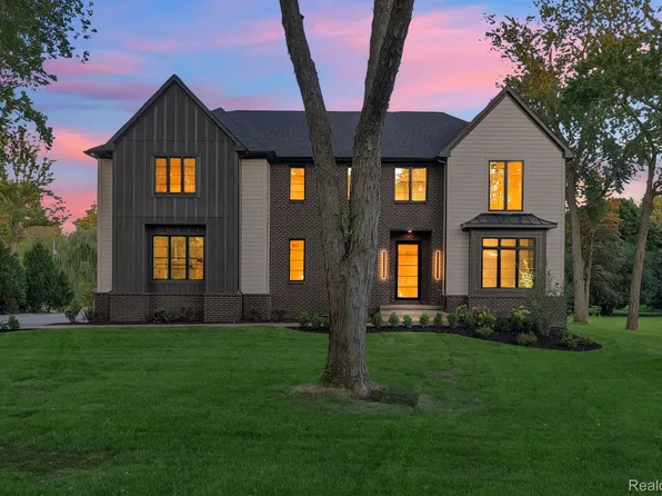 4731 Haddington Dr, Bloomfield Hills, MI 48304