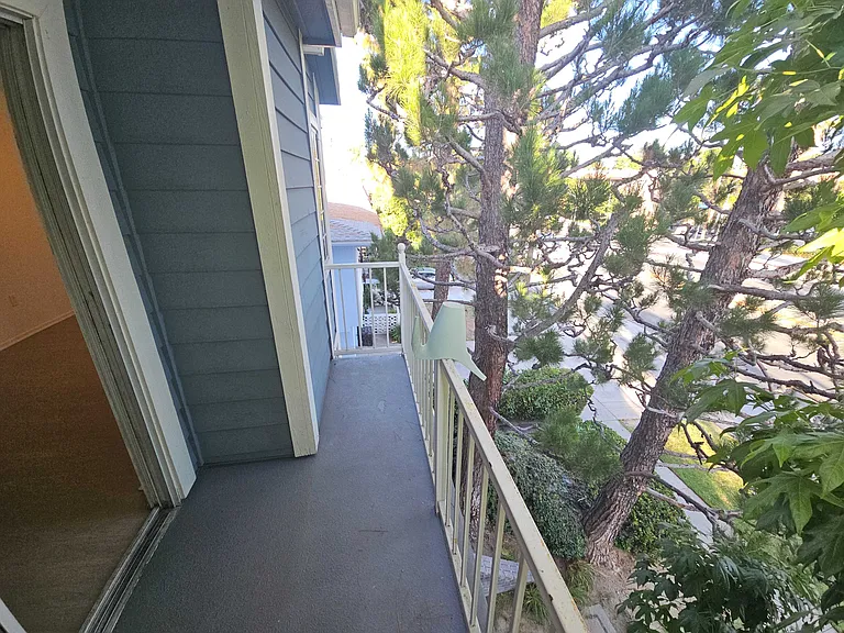 Sherman Way — Photo 25