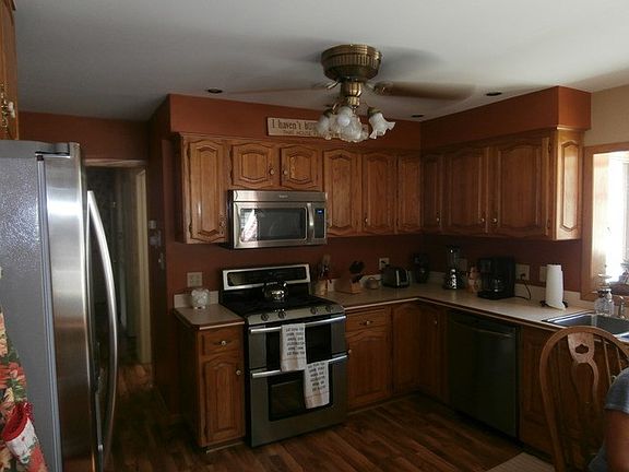 5th image of 15636 Laramie Ave